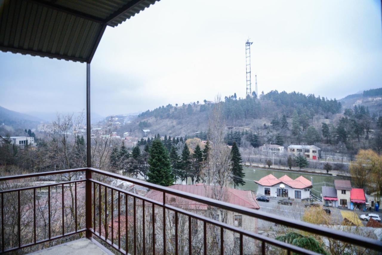 Paxlava Guesthouse & Restaurant Dilijan Exterior foto